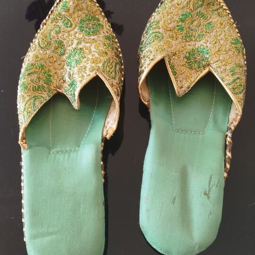 Turkish Pasoumia slippers like new, handmade gold brocade fabric