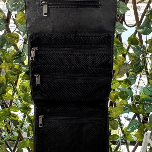 Leather men's toiletry bag Mihail like new with hook and compartments