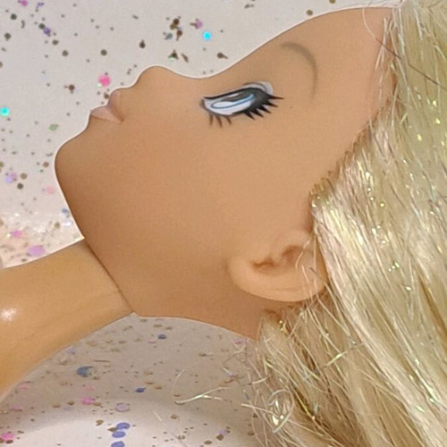 W.I.T.C.H. Disney Cornelia Fantastic Future doll like new, rare, incomplete