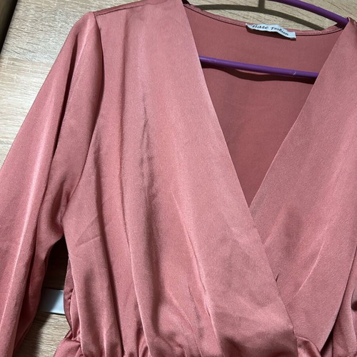 Satin blouse like new, pink with elastic waist and ribbon