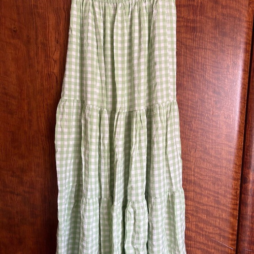 Checked skirt green white like new, with elastic waist