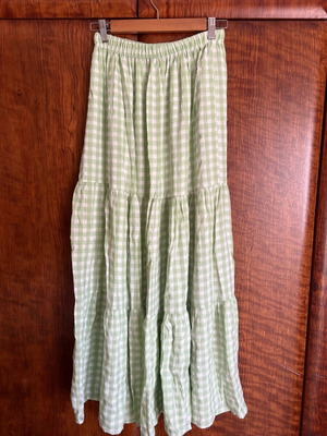 Checked skirt green white like new, with elastic waist