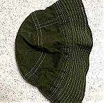  Burton καπέλο χακί,με μαλακότατο φορμέ εσωτερικό,αυθεντικό και ολοκαίνουργιο, ακόμα με τις ετικέτες.