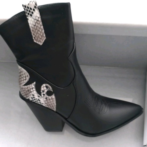 Women's boots unused black size 39