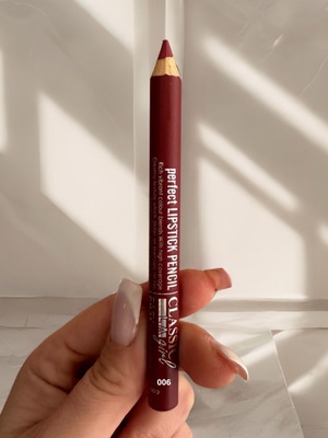 Lip pencil new condition