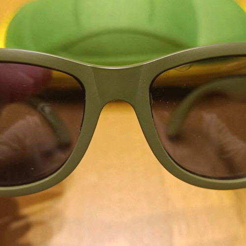 Marasil kids sunglasses like new, green with case