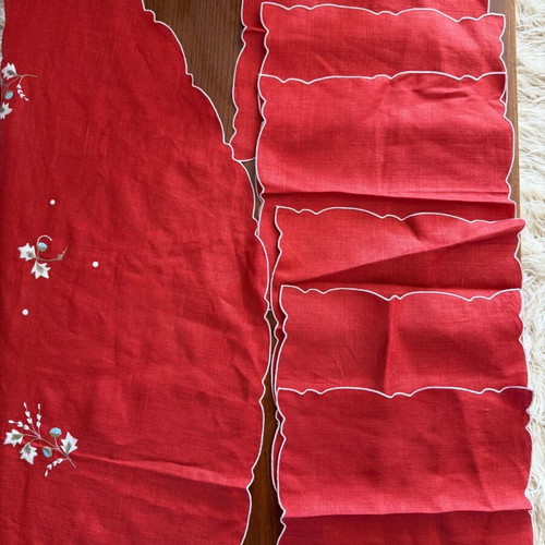 Linen round tablecloth diameter 1.50 like new