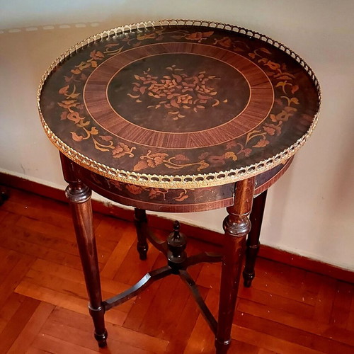 Vintage 1960 Victorian Style Side Table like new