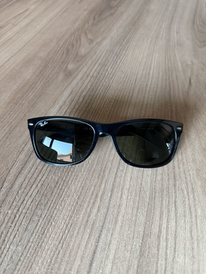 Ray-Ban New Wayfarer RB 2132 sunglasses like new, black gloss