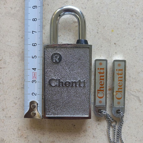 Magnetic hasp lock