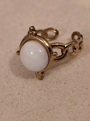 Ring new with beautiful design stainless steel white and gold