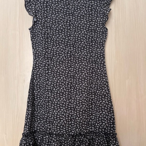 Shein dress size M like new, black with white flowers