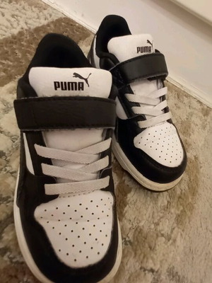 Puma sneakers unisex like new, size 26, black and white