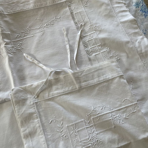 Vintage embroidered double bed sheet set with pillowcases used