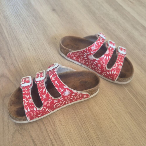 Birkenstock sandals size 27 like new, red