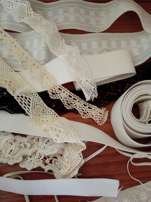 Elastic bands and lace like new, curtain tape with pockets
