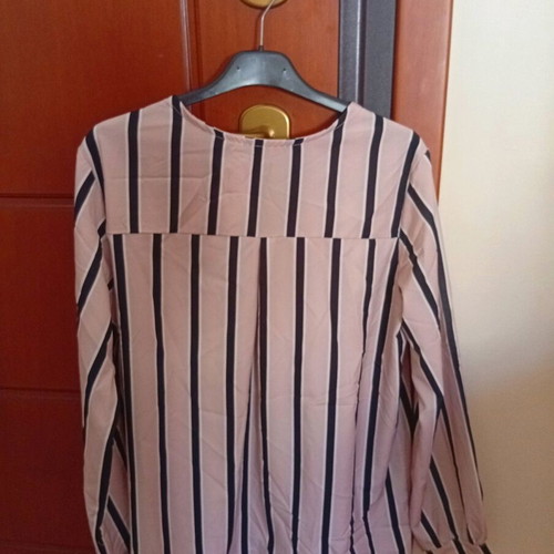 Striped blouse one size, new, salmon with gold buttons