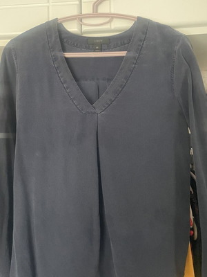 J.CREW women's shirt like new, dark blue with neckline