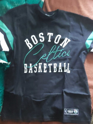 Boston Celtics T-shirt like new, size XS