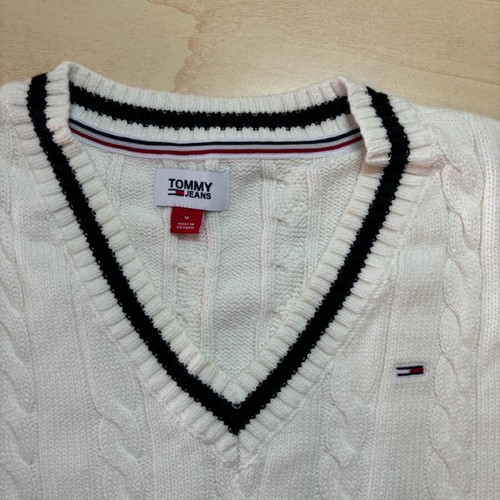 Tommy Hilfiger knitted vest new, size Medium, white