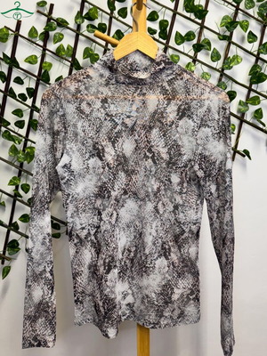 Na-Kd blouse like new, size M, gray and multicolor