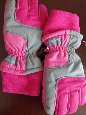 Admiral ski gloves used for ages 6-7