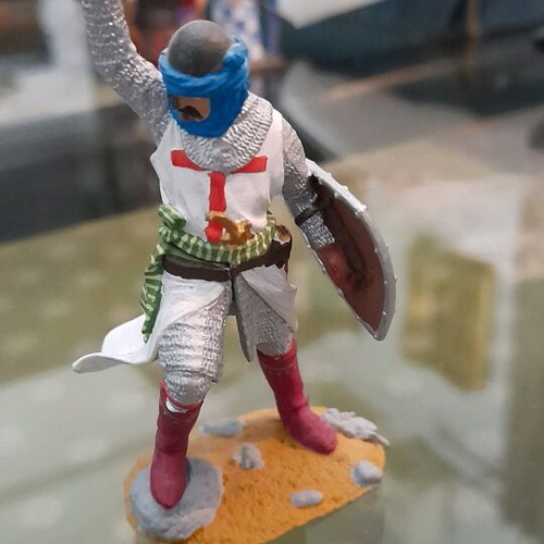 Crusader knight figure used, hand-painted, height 7.5cm