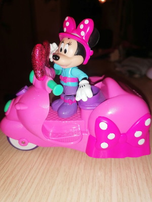Minnie Mouse used figure with scooter, missing Figaro the cat
