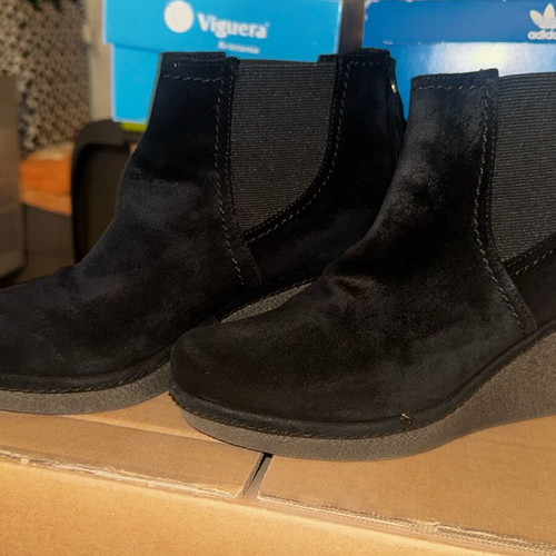 Booties with thick heel like new, size 40, black