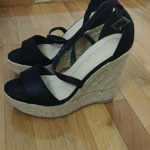 Black platform shoes used with strap wear, size 39