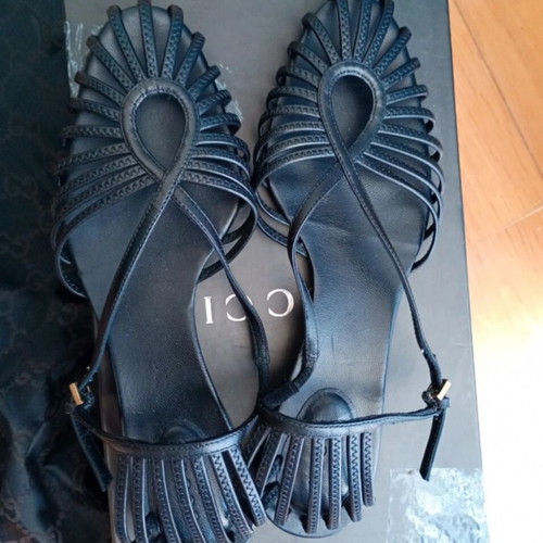 Gucci sandals size 36.5, black