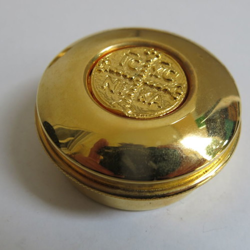 Vintage gilded trinket boxes and decorative plate ecclesiastical character like new