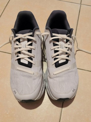On Running Shoes used, white and grey, size 41
