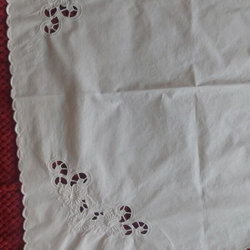 Handmade cutwork table linen set of 2 pieces like new