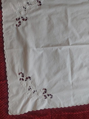 Handmade cutwork table linen set of 2 pieces like new