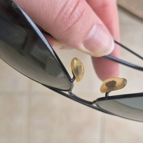 Γυαλιά ηλίου Ray-Ban μεταχειρισμένα, μεταλλικός μαύρος σκελετός, σκούροι φακοί