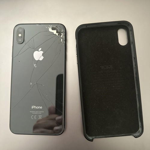 iPhone Xs Max 64GB black with screen protector and Tumi case
