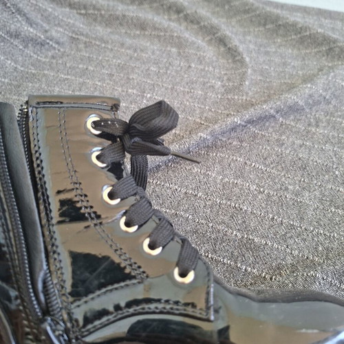 Children's black boots size 30 like new with zipper