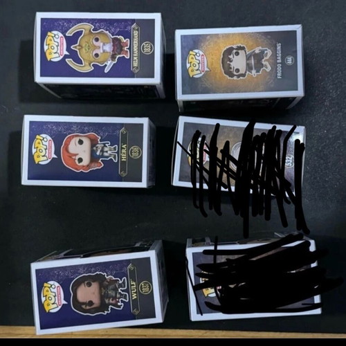Lord of the Rings Funko Pop bundle like new with minor damage on Helm