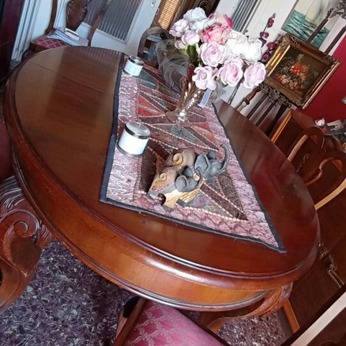 English antique dining table set like new with six chairs