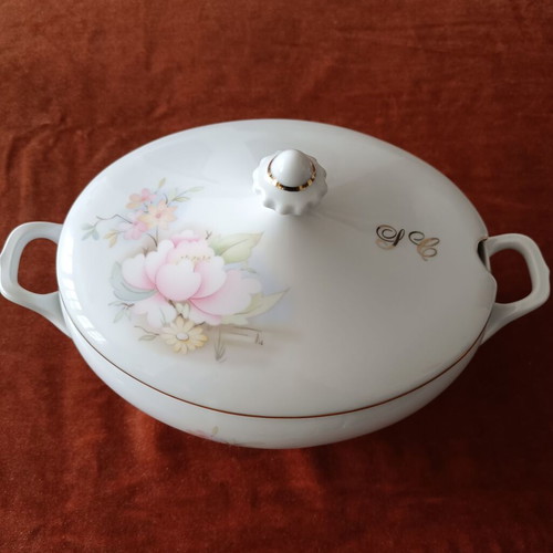 Limoges soup tureen from French porcelain like new with floral design