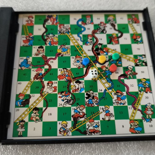 Garfield Magnetic Board Game Snakes & Ladders like new