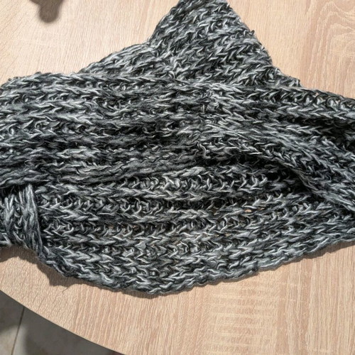 Infinitive scarf used, black and gray
