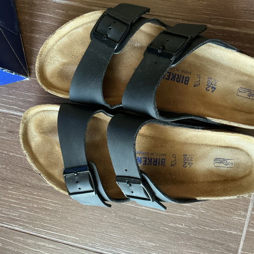 Birkenstock Arizona sandals, size 42, black, regular fit