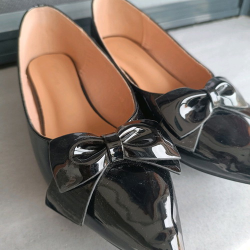 Women’s patent leather ballet flats like new, size 40, black