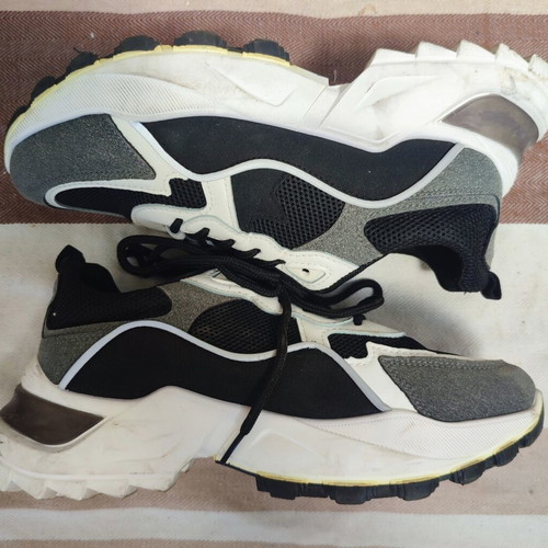Women's athletic shoes size 38 used, black and white