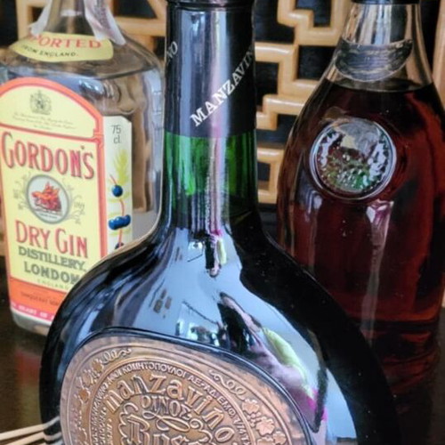Manzavino rosé wine bottle with copper label new, collectible