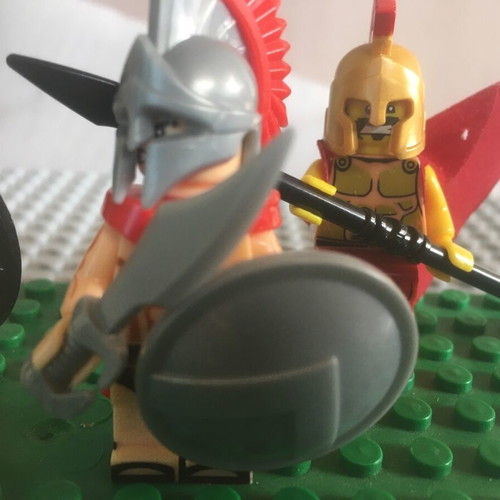 Spartans figures like new, pack of 4 armed Spartans