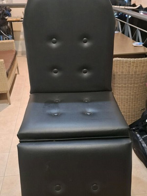 Tattoo and massage chair bed like new with leatherette