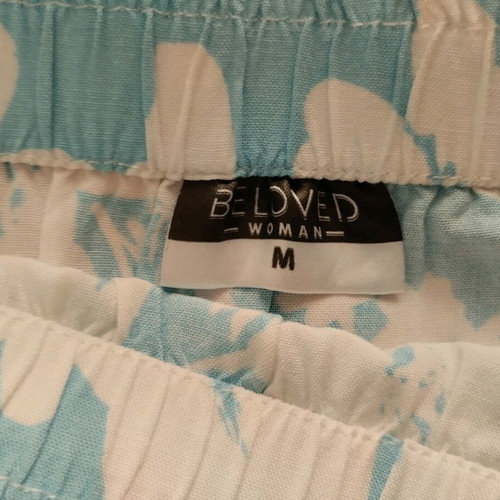 Floral midi skirt made of viscose like new, white and turquoise, size M